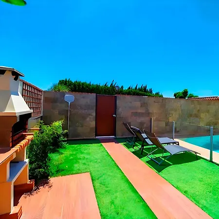 Con Piscina Privada Familias Ii Holiday home *