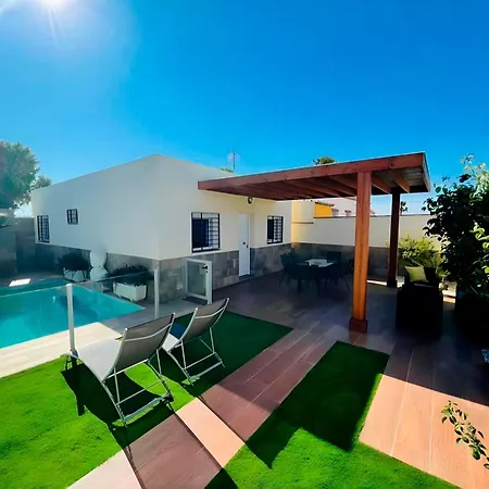 Con Piscina Privada Familias Ii Holiday home *